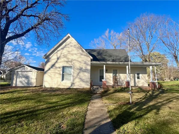 327 E Pine St, Drexel, MO 64742