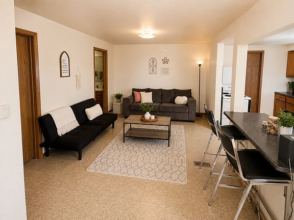 3rd image of 1009 W 22nd St #44