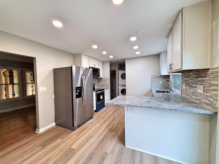 952 Lilley Ave — Photo 3