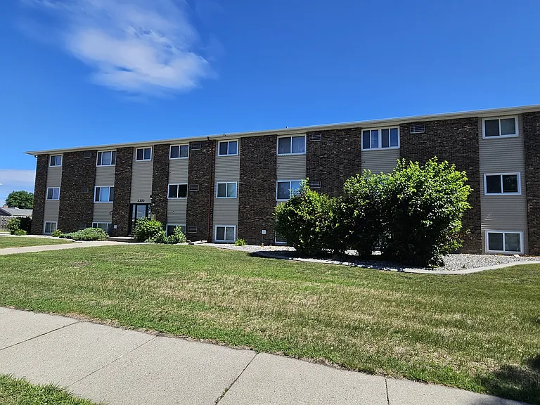 1538 Green Apartments — Photo 8