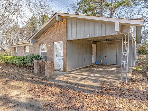 3rd image of 609 Nan Cir