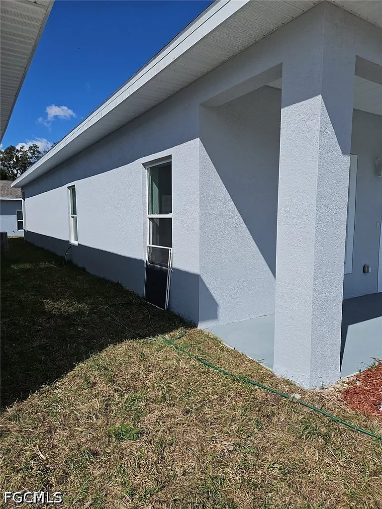 3 bed, 2.0 bath, 1330 sqft, $1,675 — Photo 3