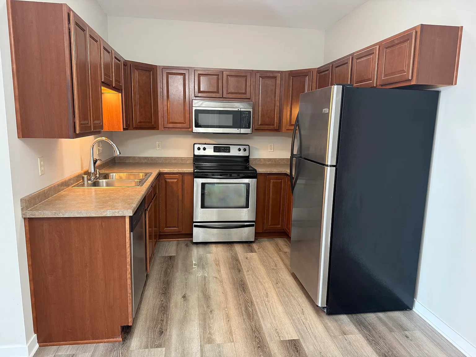 3 bed, 1620 sqft, $1,800 — Photo 3