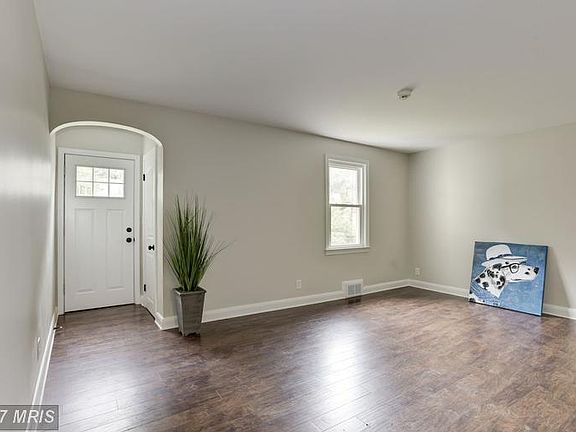 3rd image of 109 2nd Ave N