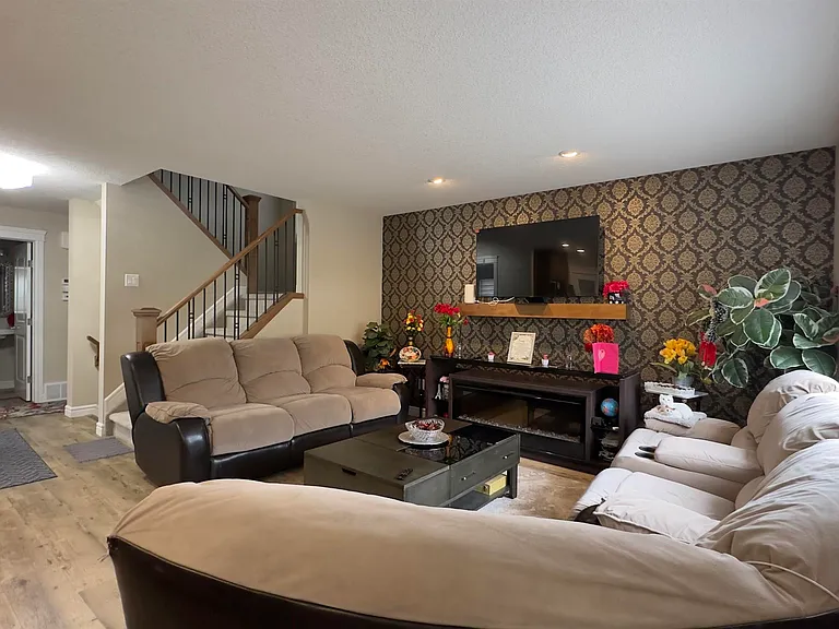 8826 24th Ave SW — Photo 4