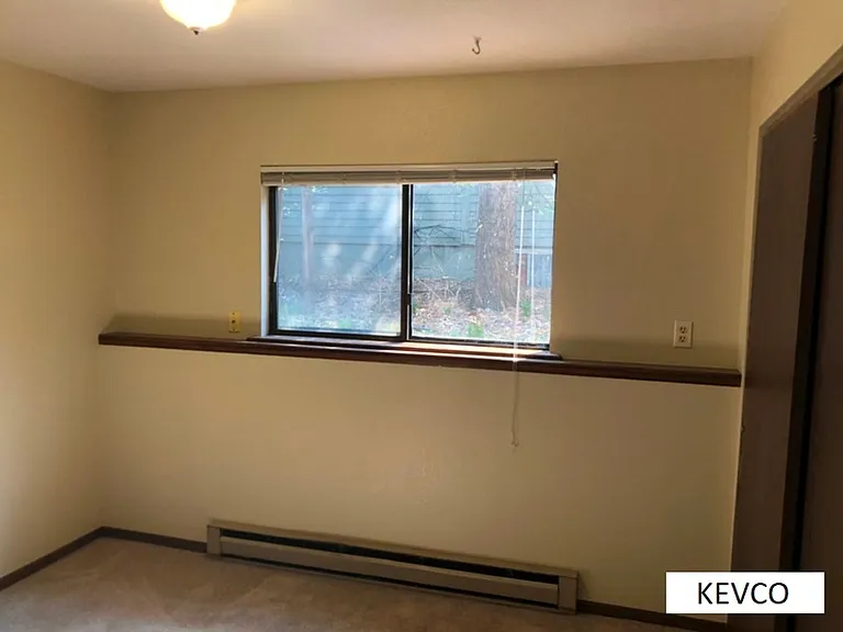 620-622 Endicott St — Photo 14