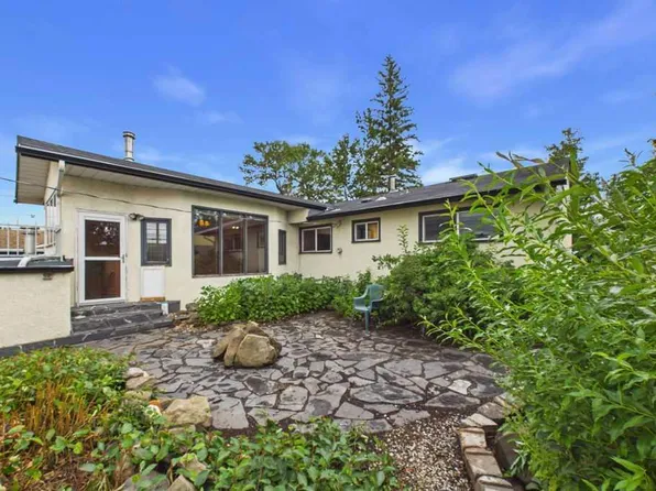 28 E Franklin Dr SE, Calgary, AB T2H 0T9