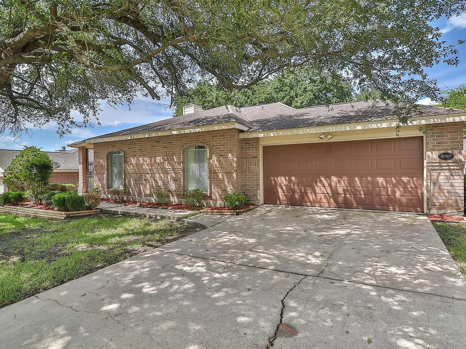 3 bed, 2.0 bath, 1394 sqft, $1,850 — Photo 3