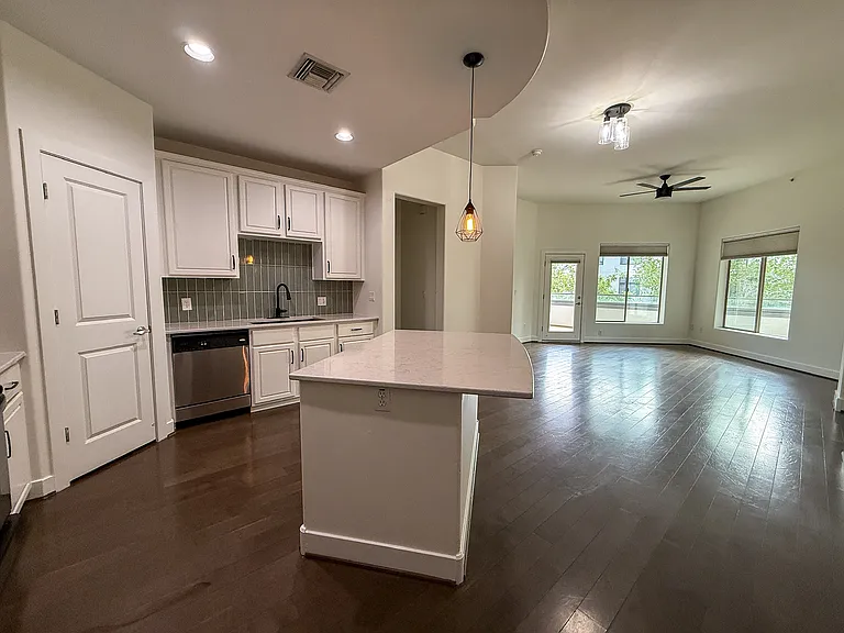 945 E Playa Del Norte Dr #2010 — Photo 4