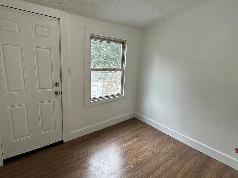 367 Hewitt St — Photo 6