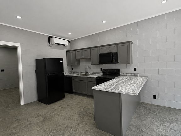 4th image of 218 Wright Ave