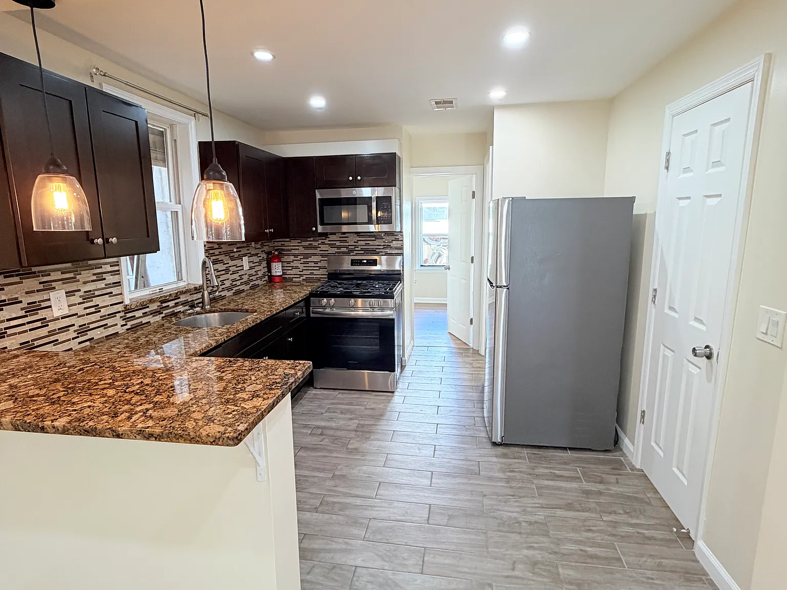 3 bed, $2,350 — Photo 2