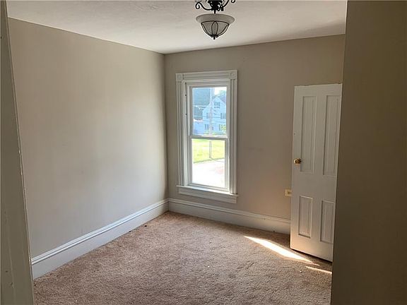 2nd image of 605 Randolph St