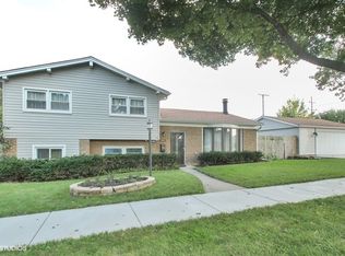 801 N Brentwood Ln, Mount Prospect, IL