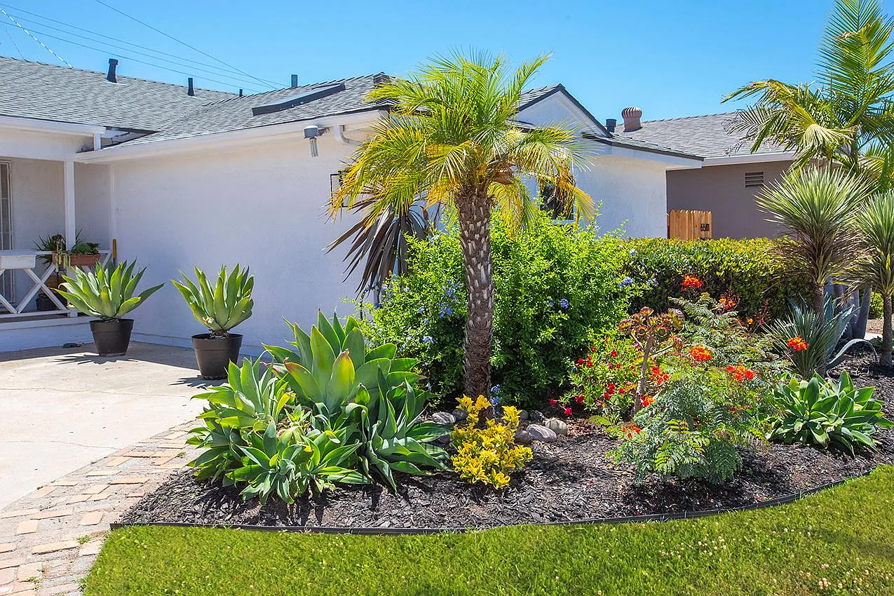 6581 Delfern St — Photo 3