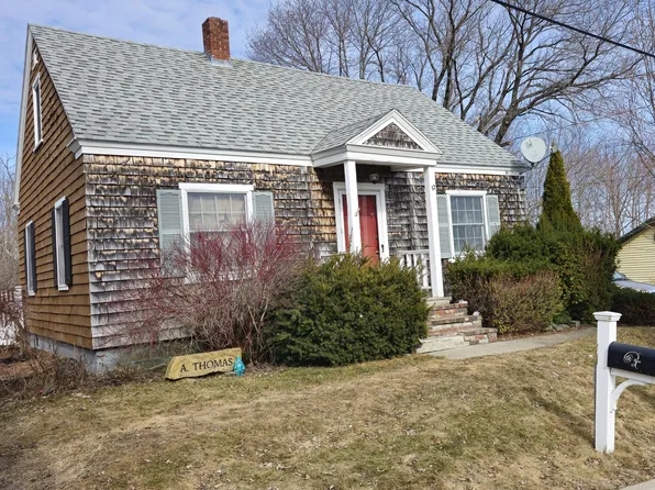 12 Schoolhouse Lane, Hampden, ME 04444