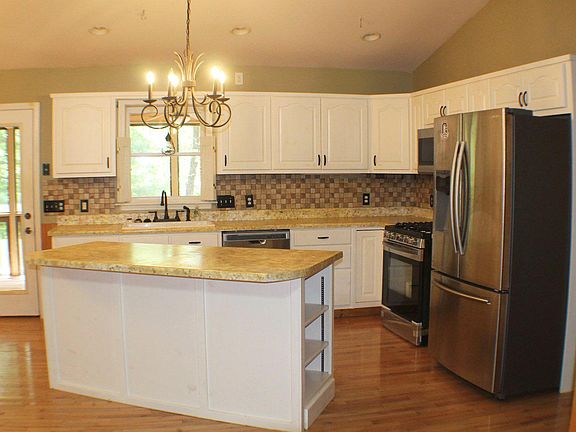 3rd image of 27 Chickasaw Ct #56