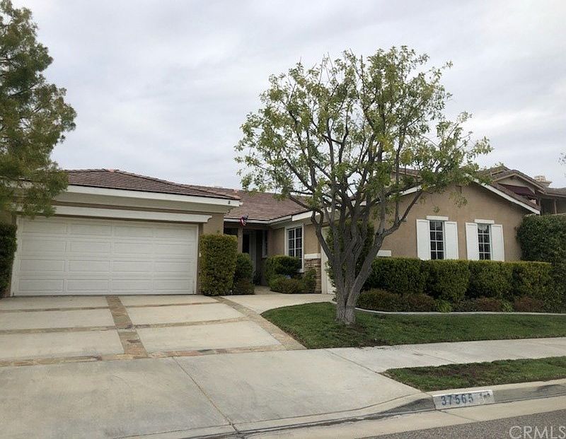 1st image of 37565 Windsor Ct