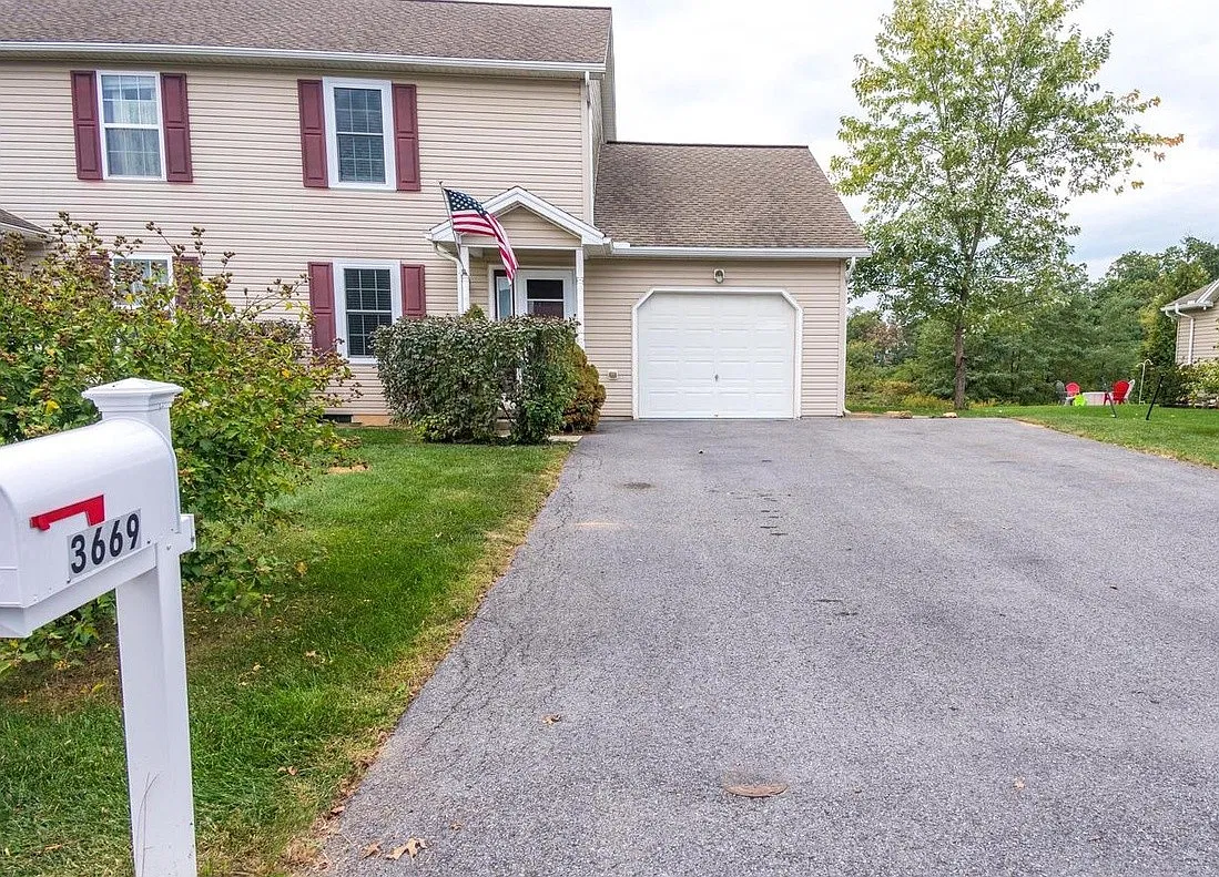 3 bed, 1424 sqft, $1,650 — Photo 1