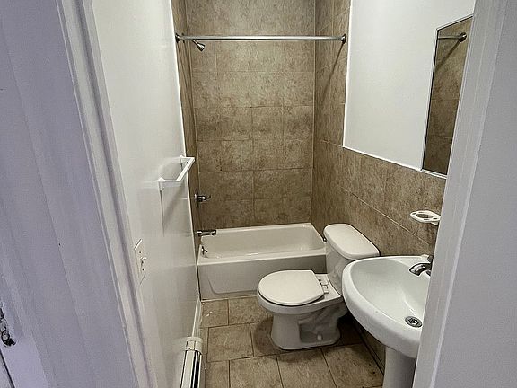 5th image of 3341 Webster Ave #3