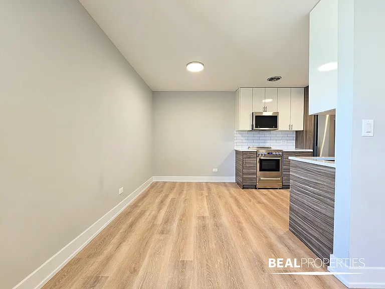 452 W Oakdale — Photo 40