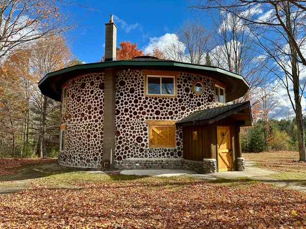 660 Laperell Rd, Cheboygan, MI 49721