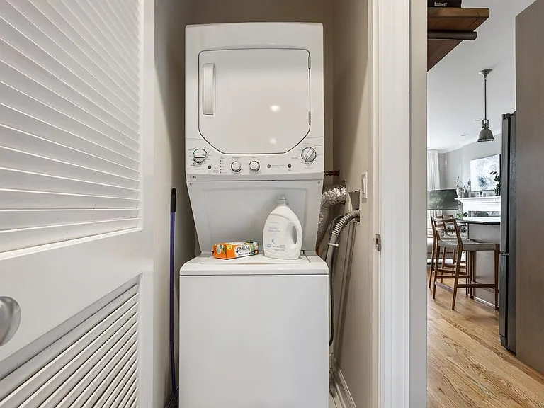 616 N May St #B — Photo 32