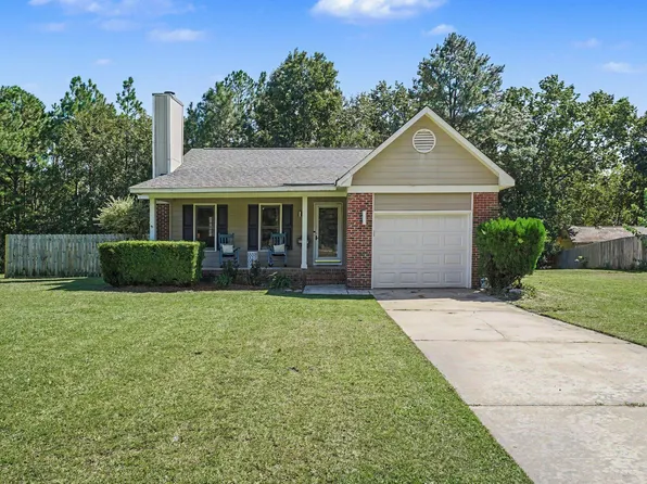 210 Sprucepine Dr, Raeford, NC 28376