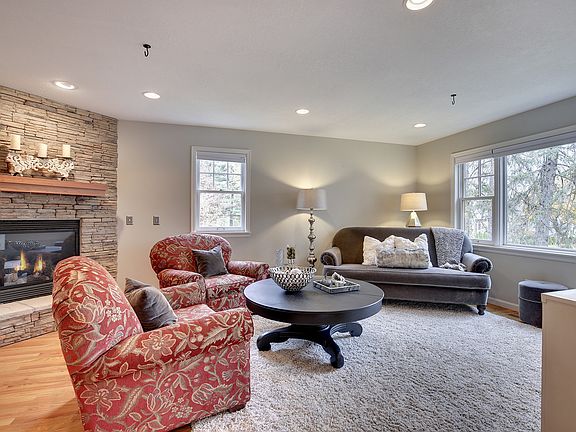 Living room w/gas fireplace.