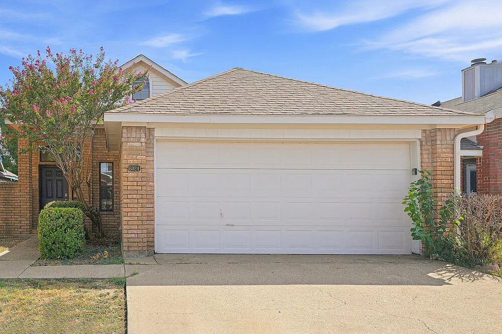 3 bed, 2.0 bath, 1206 sqft, $1,985 — Photo 1