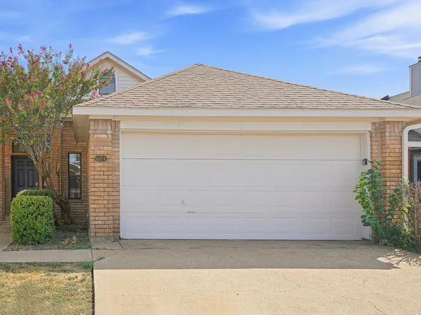 6924 Aston Dr, North Richland Hills, TX 76182