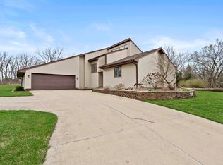 408 Brookwood Ct, Valparaiso, IN 46385