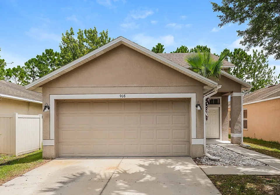 908 Larwood Pine Dr