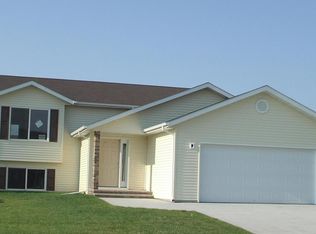 1505 49th Ave S, Grand Forks, ND 58201
