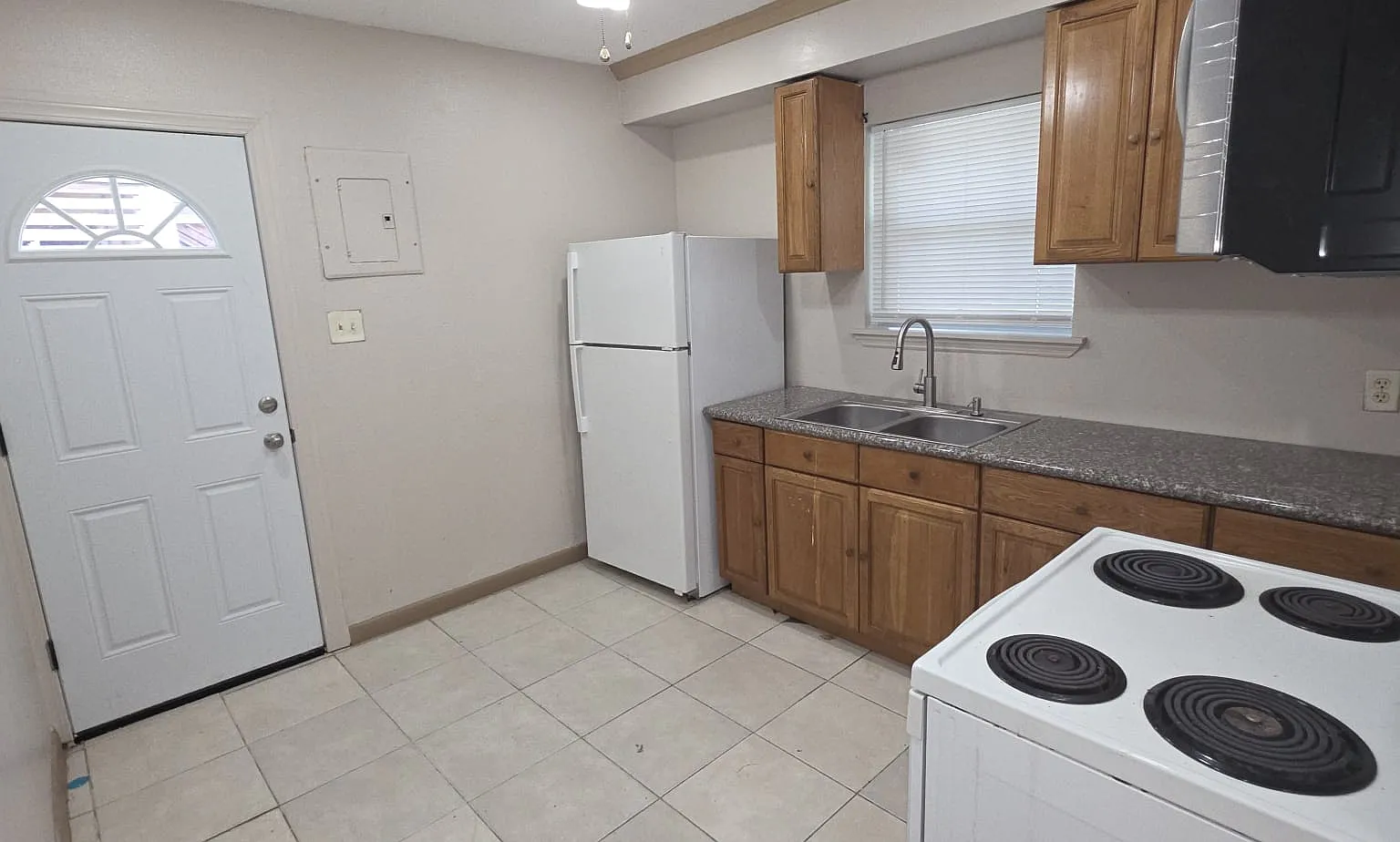 2 bed, 740 sqft, $1,100 — Photo 2