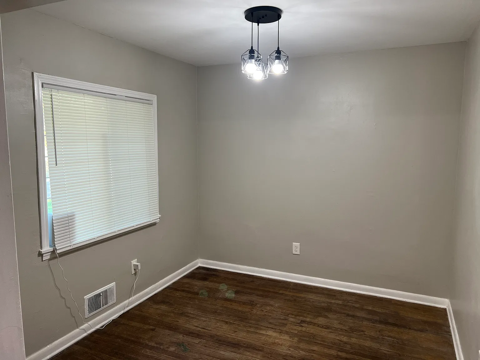 2 bed, 1200 sqft, $1,600 — Photo 2