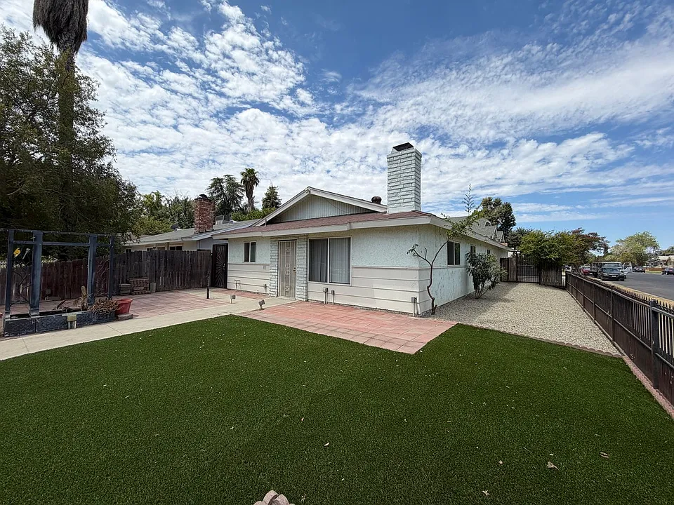 1011 Oleander Ave