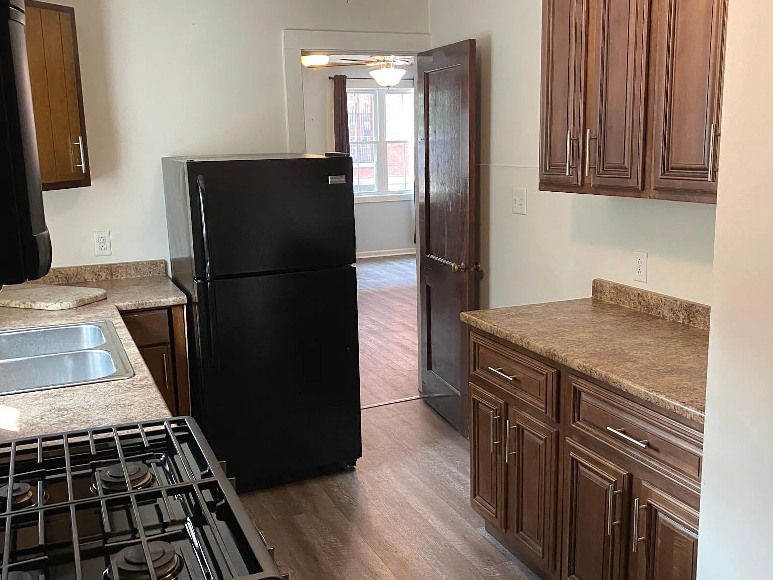 1 bed, 550 sqft, $1,075 — Photo 4