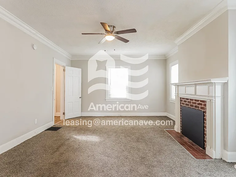392916_004_wm_-_living_room_13574073.jpg