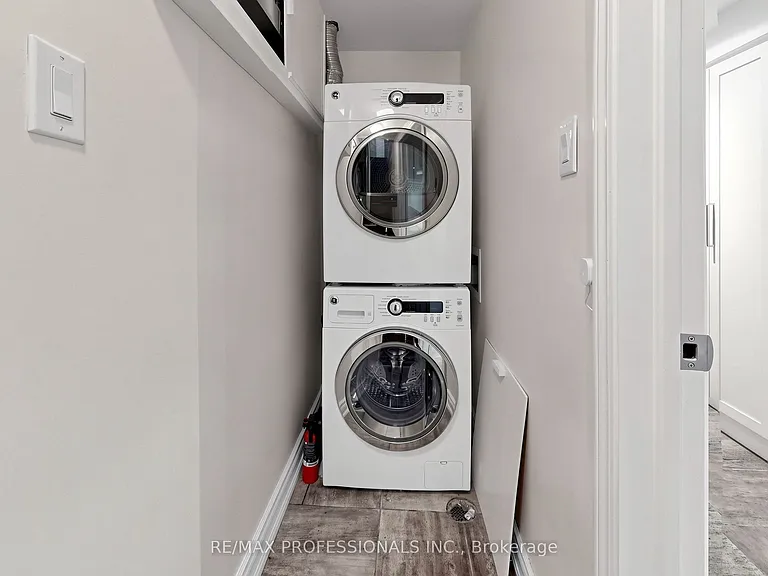368 Howland Ave — Photo 31