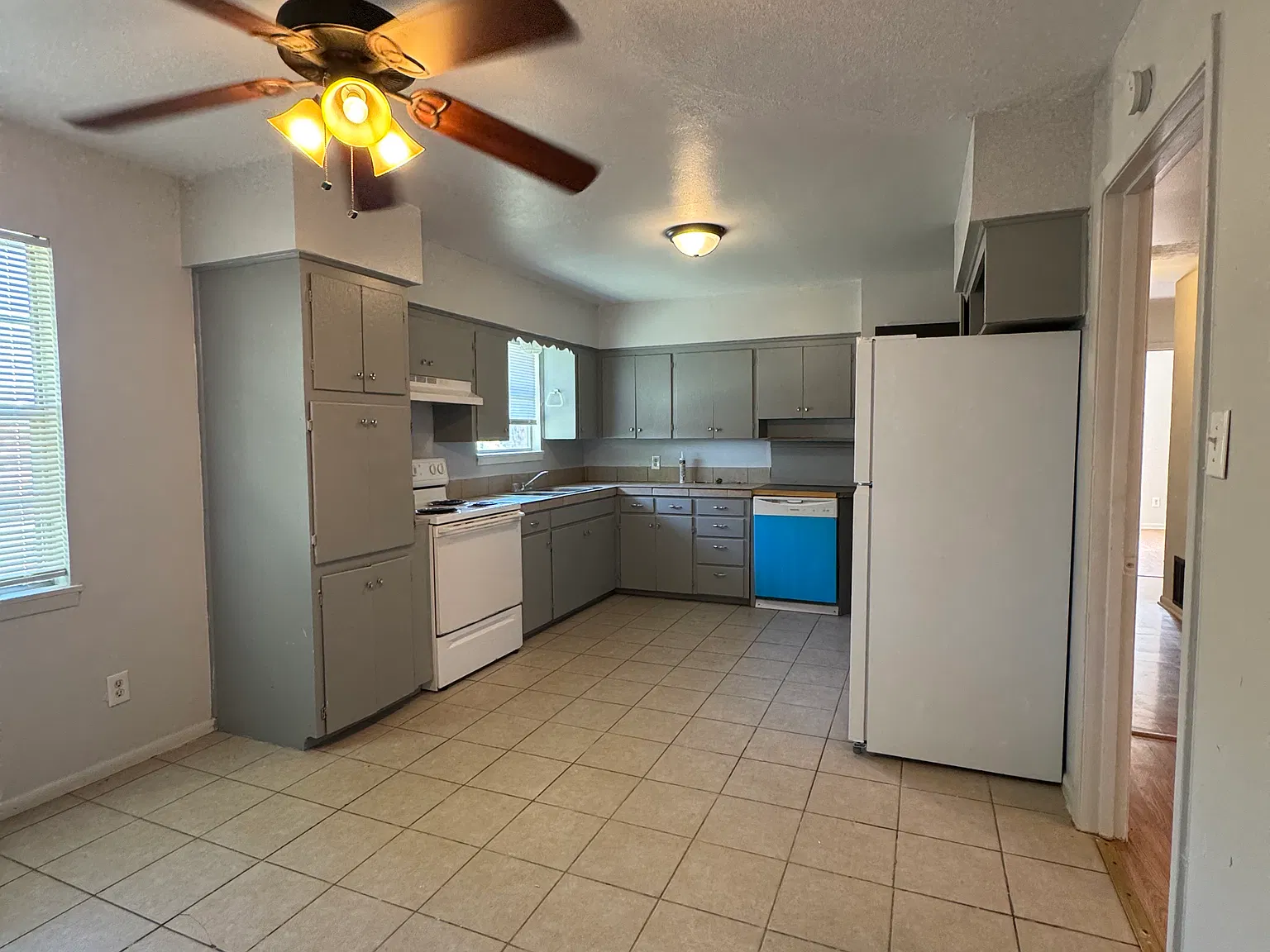 3 bed, 1124 sqft, $995 — Photo 3
