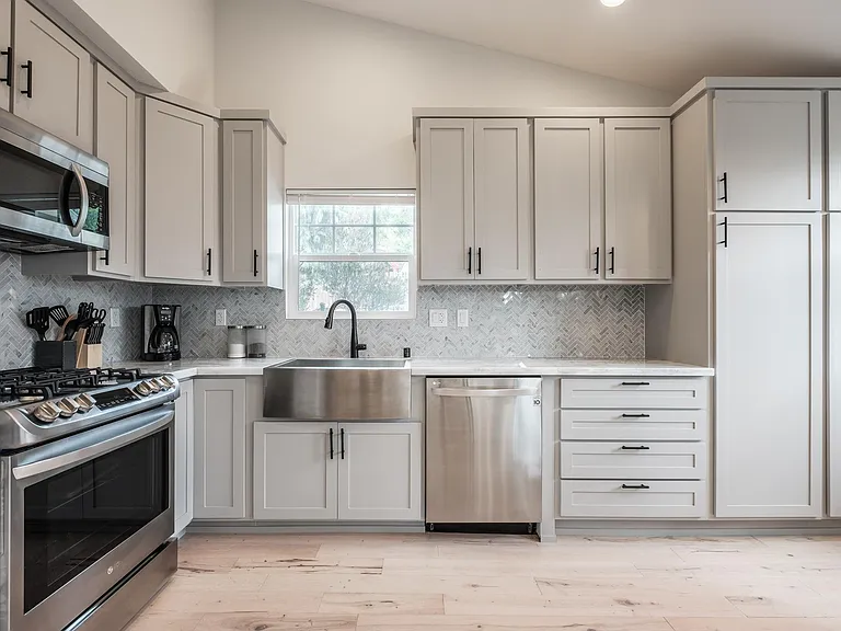 4039 Clayton Ave — Photo 9