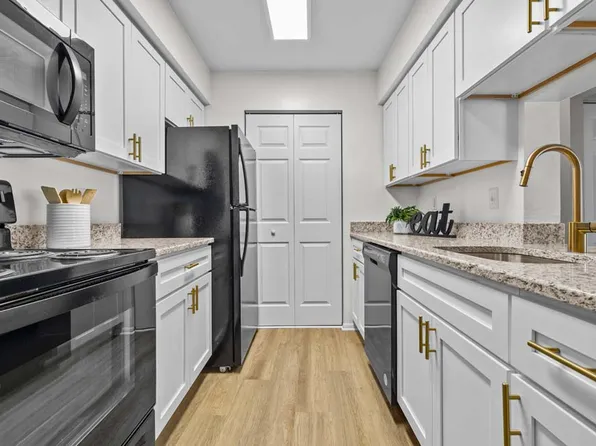 Runaway Bay Apartment Homes