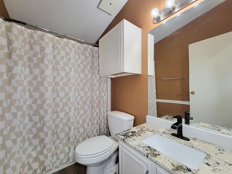 20284 Forest Woods Ln — Photo 30