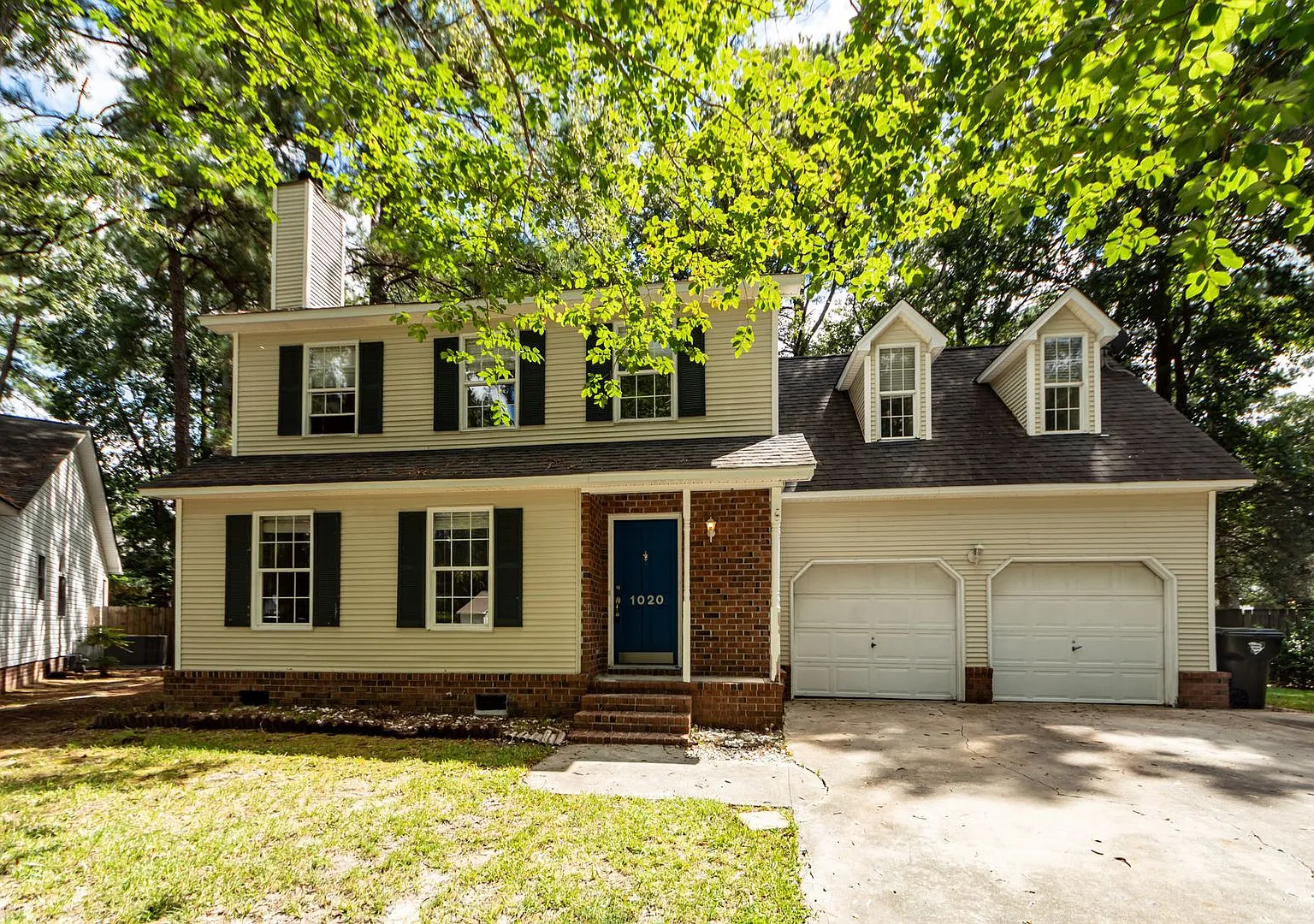 4 Bedroom, 2.5 Bathroom Home in Pine Forest - Summerville — Photo 1