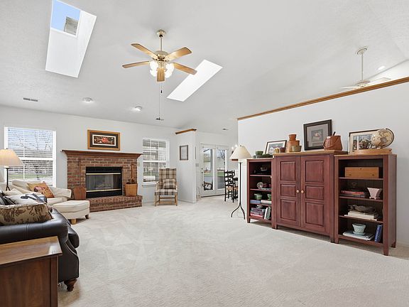 5th image of 159 Oxford Ave