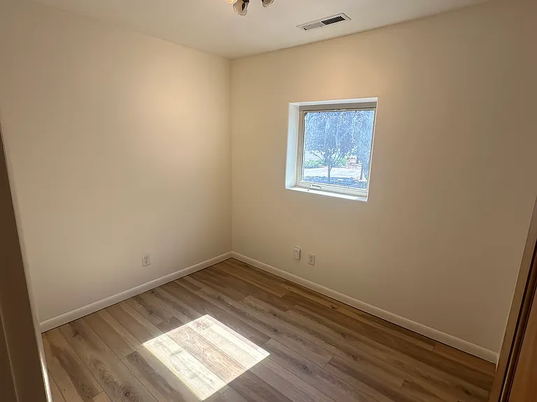 208 E 200 S #2 — Photo 5