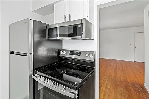 302 E 19th St Photo 1