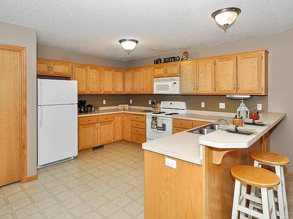 Breakfast bar for meals on the go! Enjoy formal and informal dining!