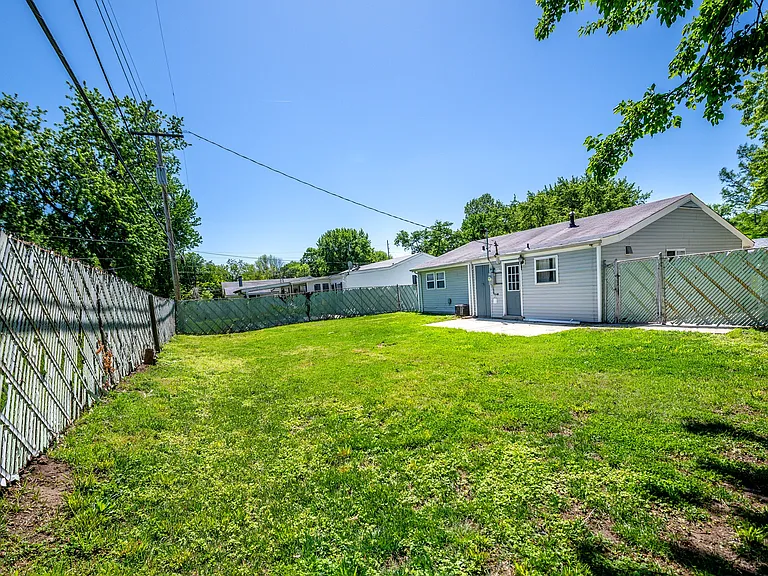 655 Lexington Park — Photo 22